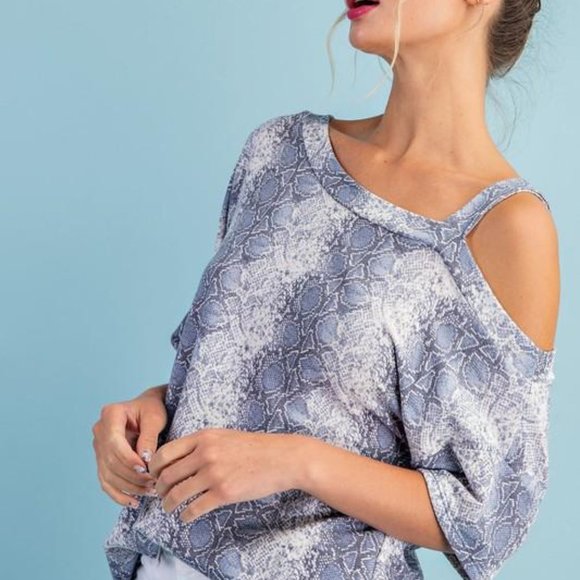 Snake Print Cropped Shoulder Top - Picture 4 of 4